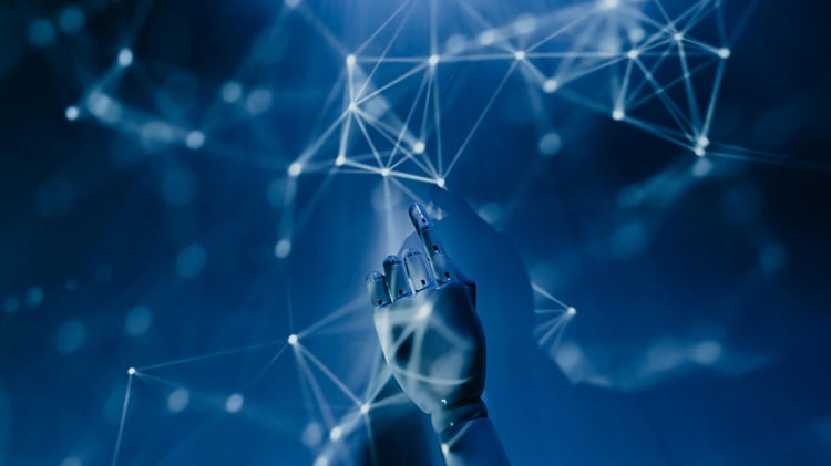 Die Roboterhand veranschaulicht die Automatisierung im Marketing.